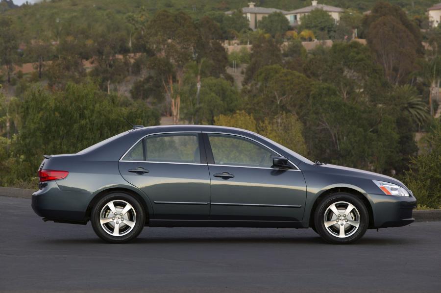  Honda Accord Hybrid America 2005 года  (фото 32 из 69)